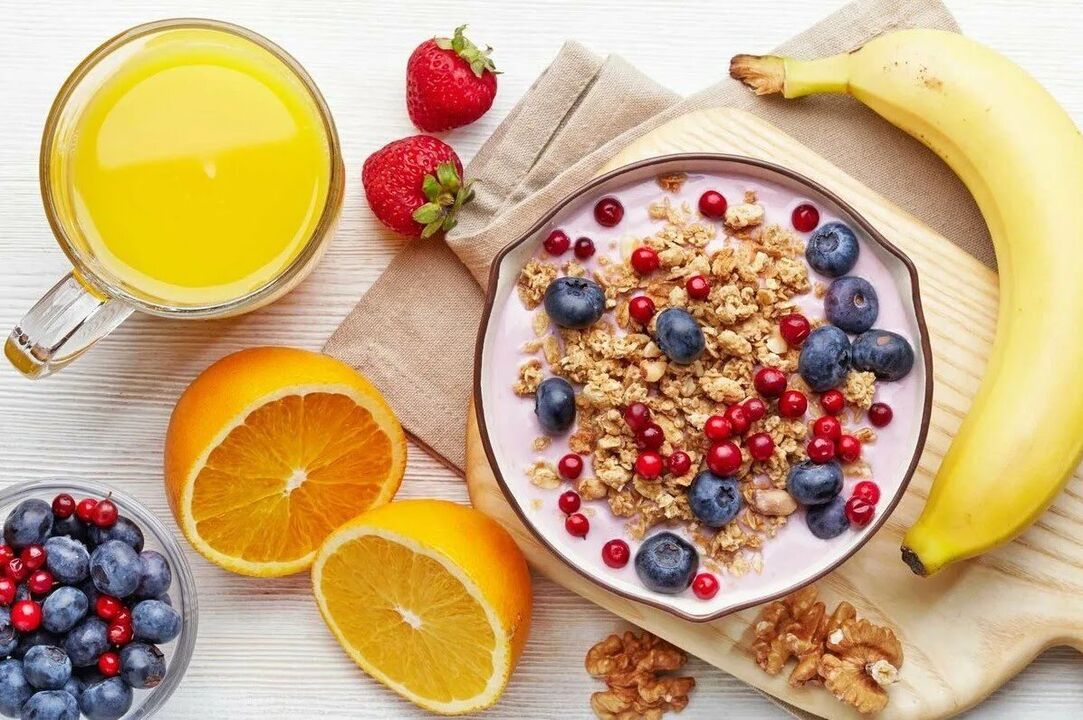 Berries and fruits are foods high in dietary fiber
